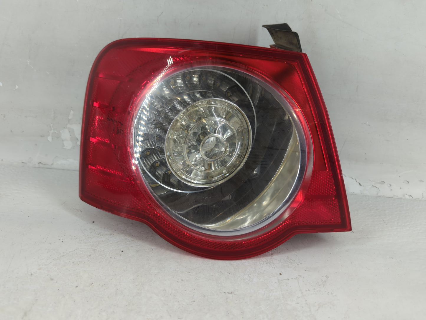 2008-2010 Volkswagen Passat Tail Light Assembly Passenger Right OEM P/N:ZSB 3C5 945 095 J Fits Fits 2008 2009 2010 OEM Used 
