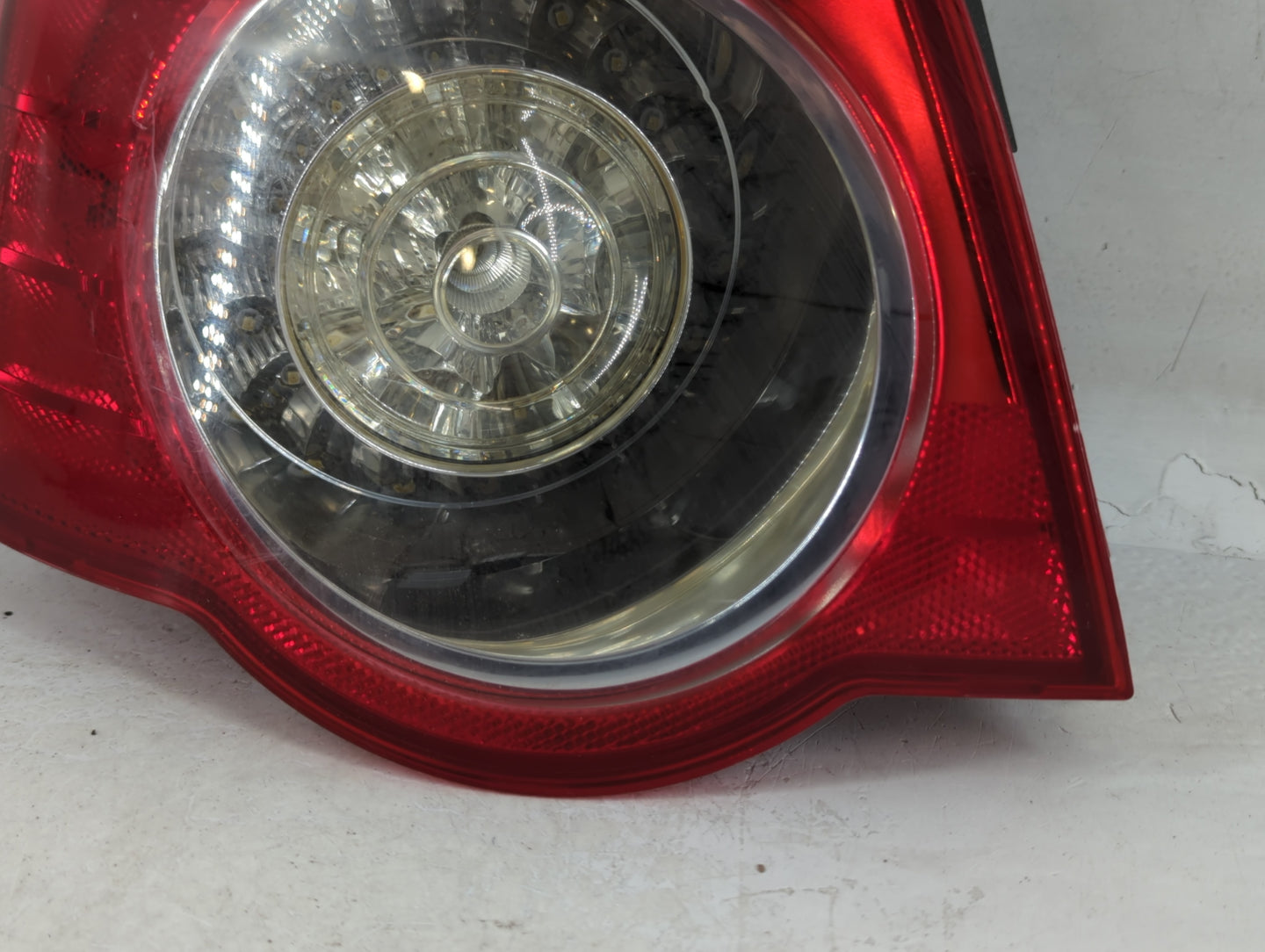 2008-2010 Volkswagen Passat Tail Light Assembly Passenger Right OEM P/N:ZSB 3C5 945 095 J Fits Fits 2008 2009 2010 OEM Used 