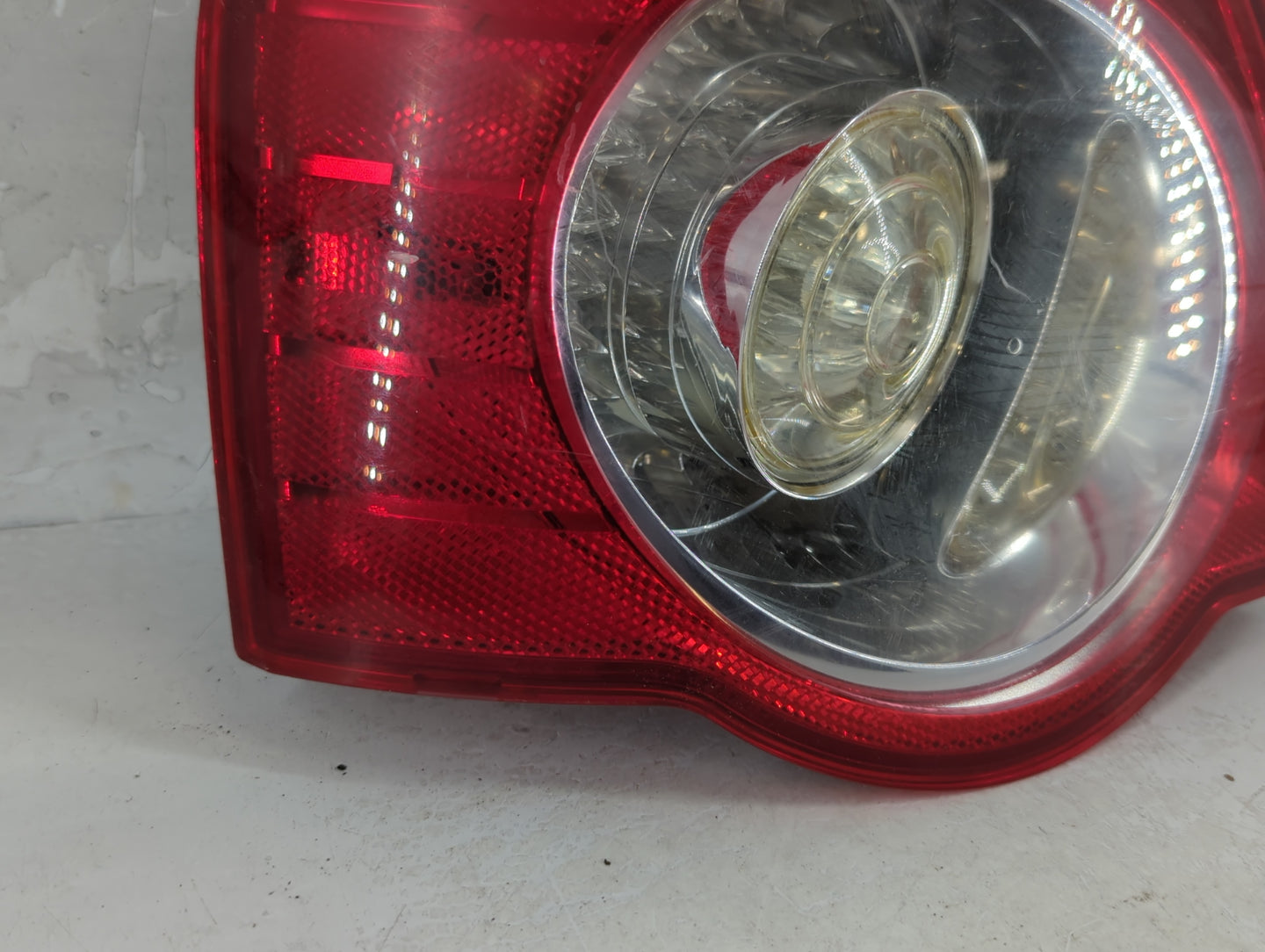 2008-2010 Volkswagen Passat Tail Light Assembly Passenger Right OEM P/N:ZSB 3C5 945 095 J Fits Fits 2008 2009 2010 OEM Used 