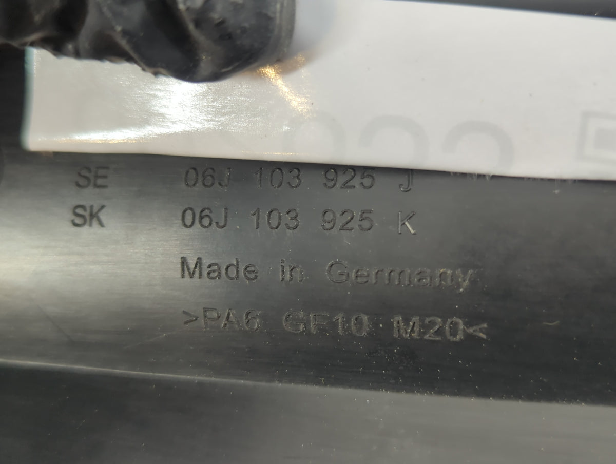 2009 Volkswagen Passat Engine Cover - Oemusedautoparts1.com