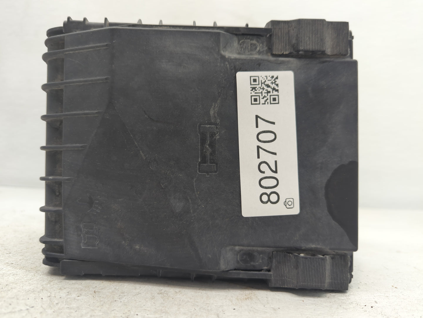 2008-2010 Volkswagen Passat Fusebox Fuse Box Panel Relay Module P/N:6359-2777 3C0 937 125 Fits OEM Used Auto Parts - Oemused