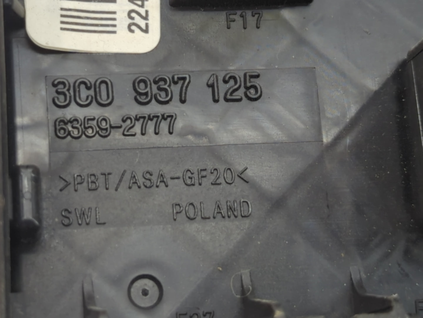 2008-2010 Volkswagen Passat Fusebox Fuse Box Panel Relay Module P/N:6359-2777 3C0 937 125 Fits OEM Used Auto Parts - Oemused