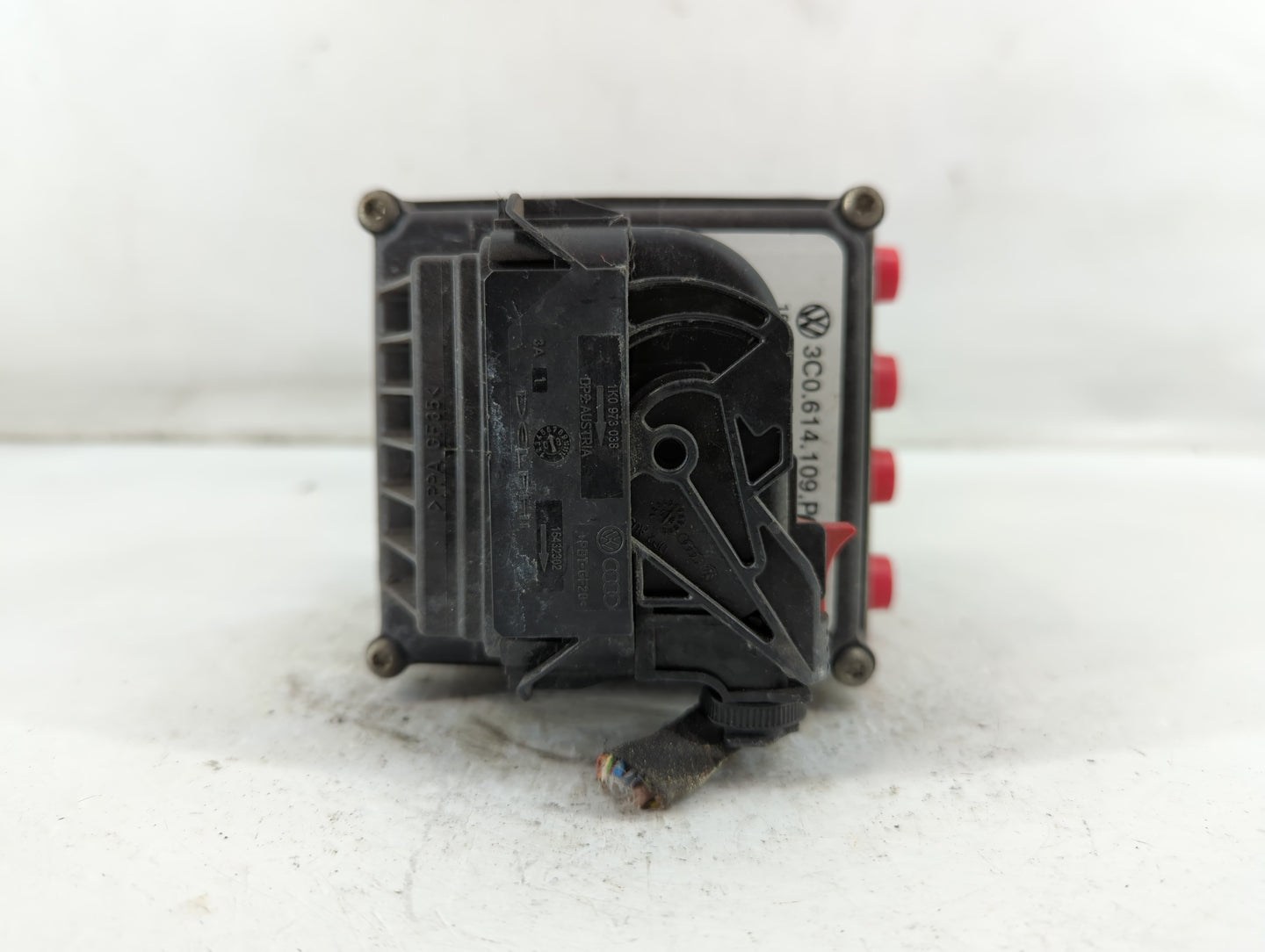 2009-2010 Volkswagen Passat ABS Pump Control Module Replacement P/N:3C0.614.109.P 16705905 Fits Fits 2009 2010 OEM Used Auto