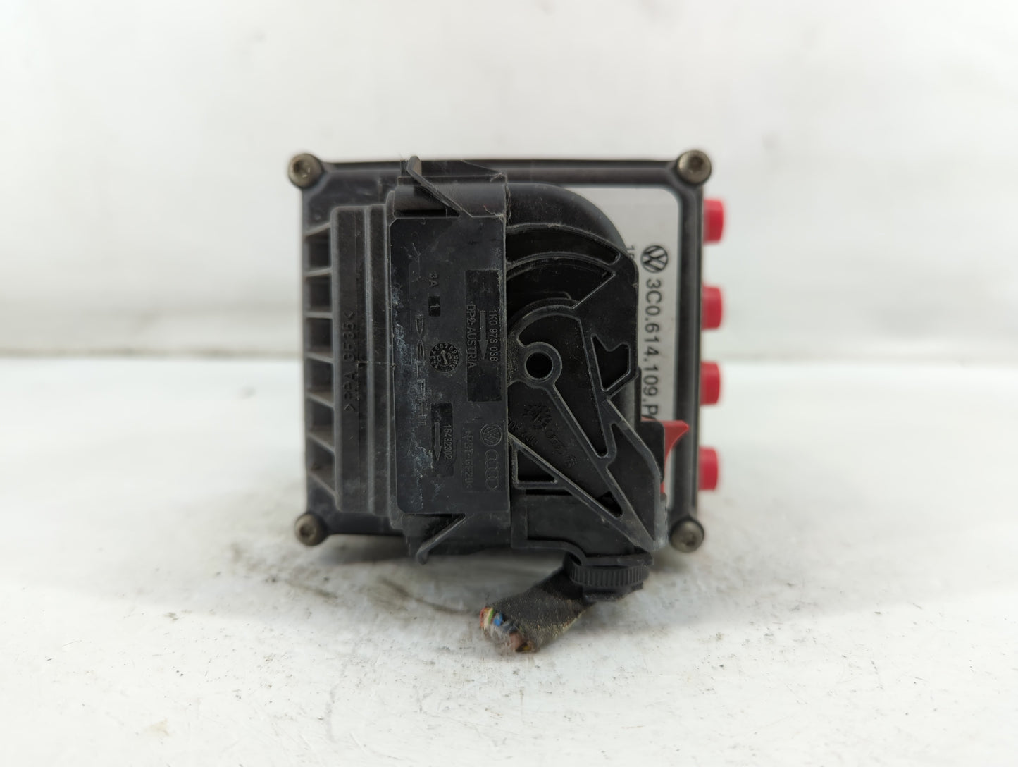 2009-2010 Volkswagen Passat ABS Pump Control Module Replacement P/N:3C0.614.109.P 16705905 Fits Fits 2009 2010 OEM Used Auto