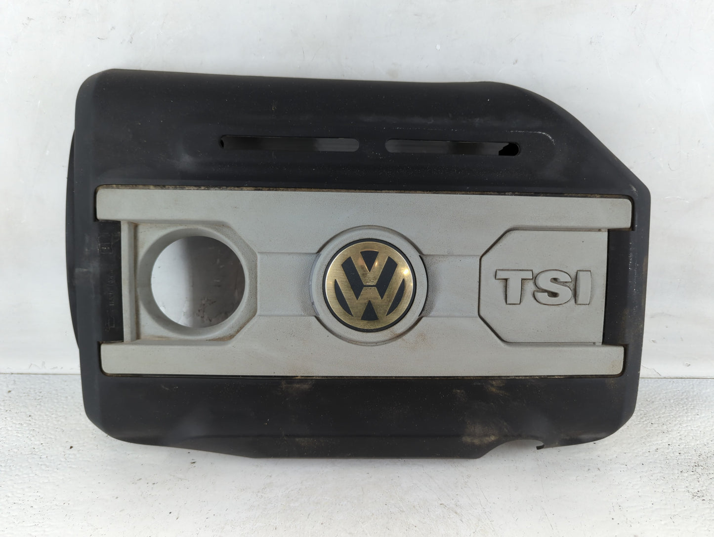 2009 Volkswagen Passat Engine Cover - Oemusedautoparts1.com