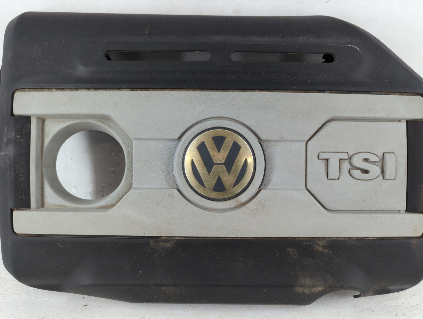 2009 Volkswagen Passat Engine Cover - Oemusedautoparts1.com