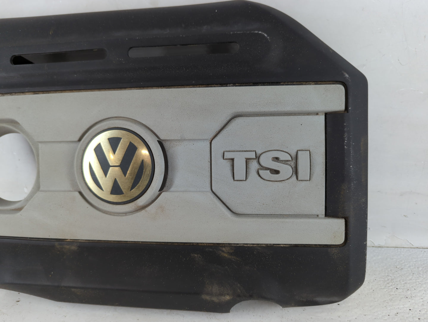 2009 Volkswagen Passat Engine Cover - Oemusedautoparts1.com