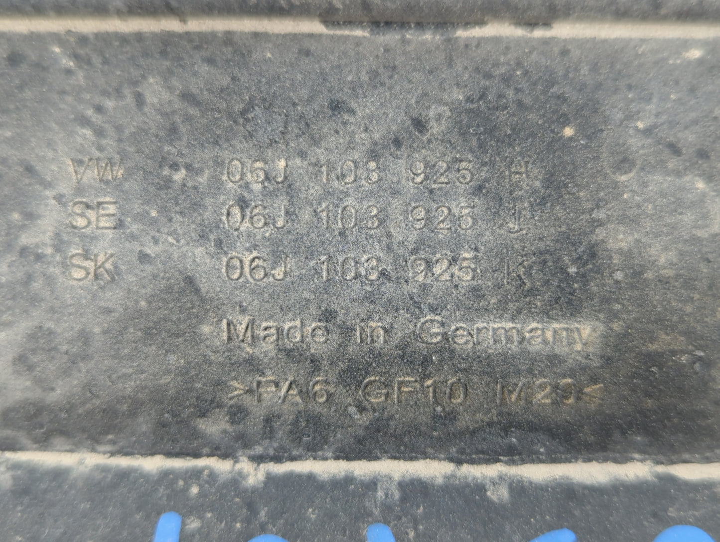 2009 Volkswagen Passat Engine Cover - Oemusedautoparts1.com