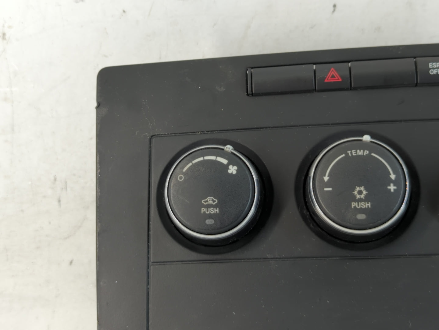 2009-2011 Volkswagen Routan Climate Control Module Temperature AC/Heater Replacement P/N:P55111862AD Fits Fits 2009 2010 201