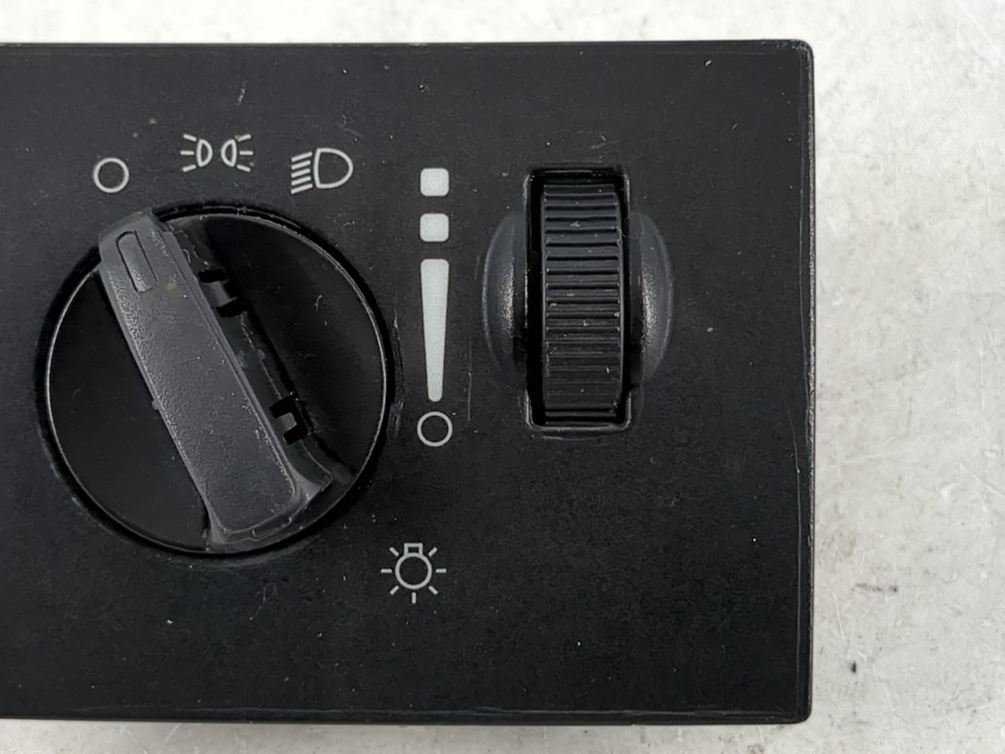 2009 Volkswagen Routan Headlight Head Light Switch Lamp Control - Oemusedautoparts1.com