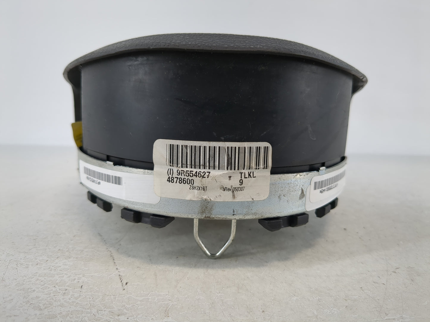 2009-2010 Volkswagen Routan Air Bag Driver Left Steering Wheel Mounted P/N:TLKL9 4878600, 9R554627 Fits Fits 2009 2010 OEM U