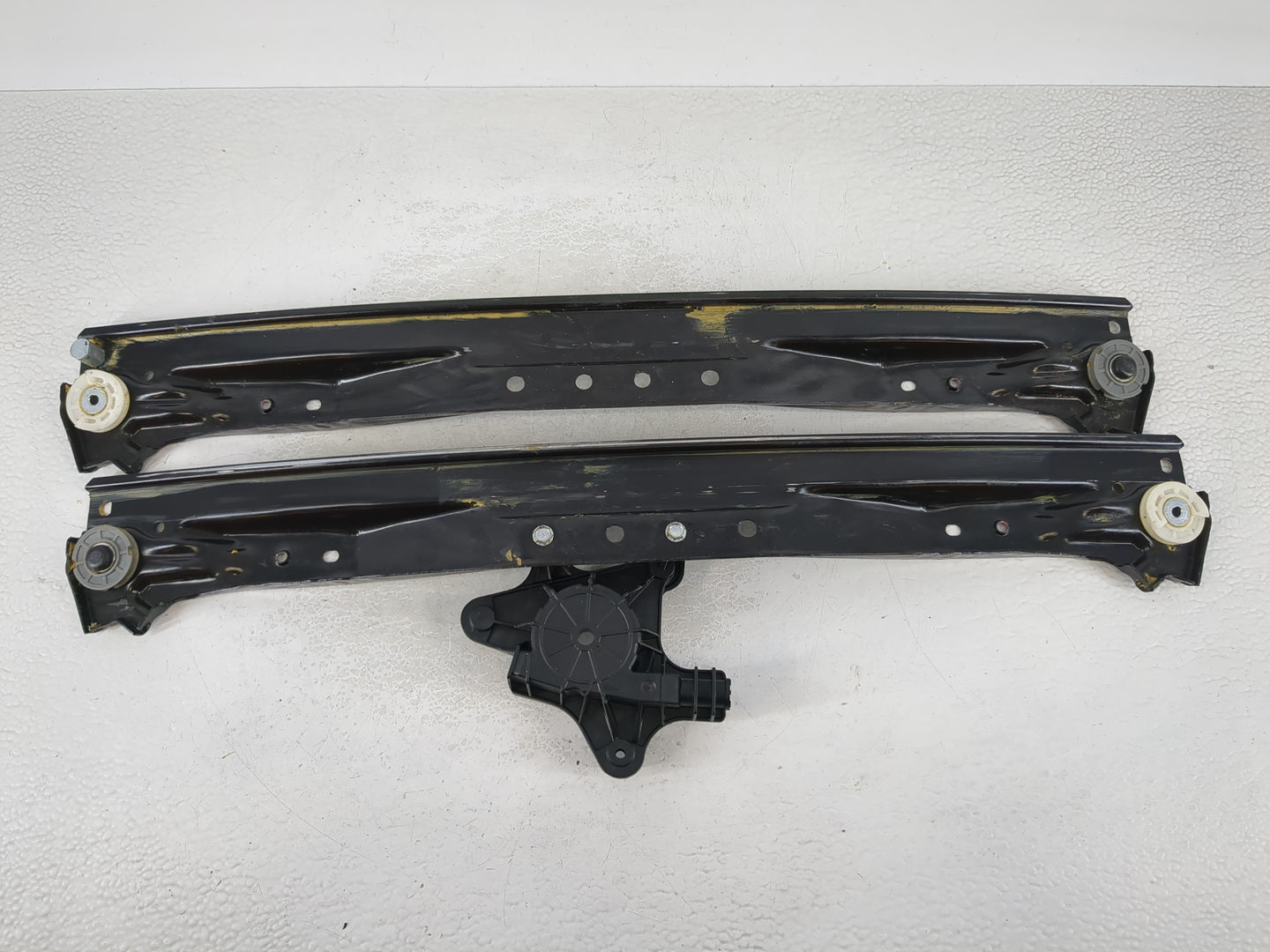 2009-2014 Volkswagen Routan Used Window Regulator Passenger Front - Oemusedautoparts1.com