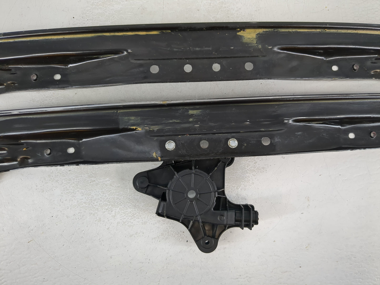 2009-2014 Volkswagen Routan Used Window Regulator Passenger Front - Oemusedautoparts1.com