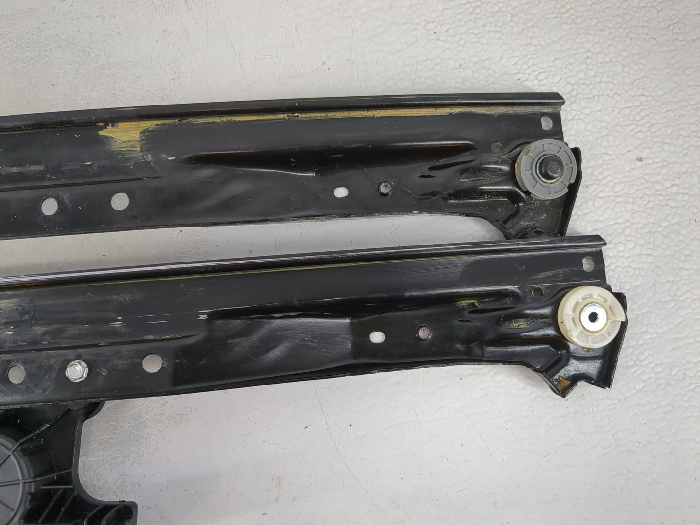 2009-2014 Volkswagen Routan Used Window Regulator Passenger Front - Oemusedautoparts1.com
