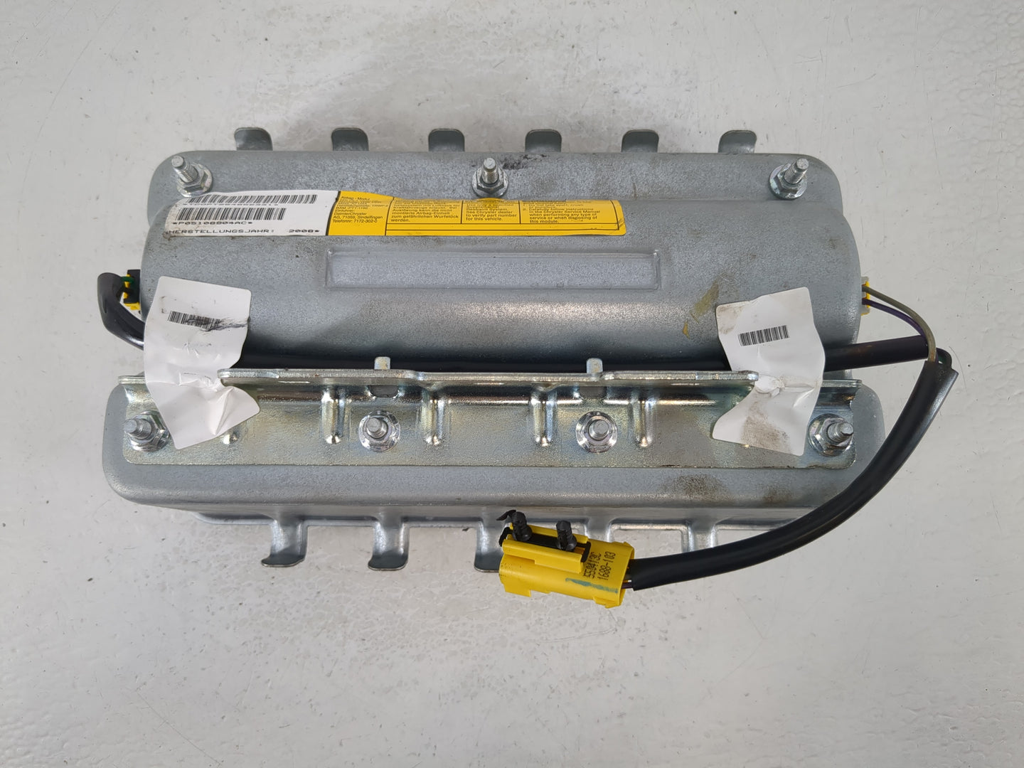 2009-2011 Volkswagen Routan Air Bag Passenger Right Dashboard OEM P/N:P05108904AC Fits Fits 2009 2010 2011 OEM Used Auto Par