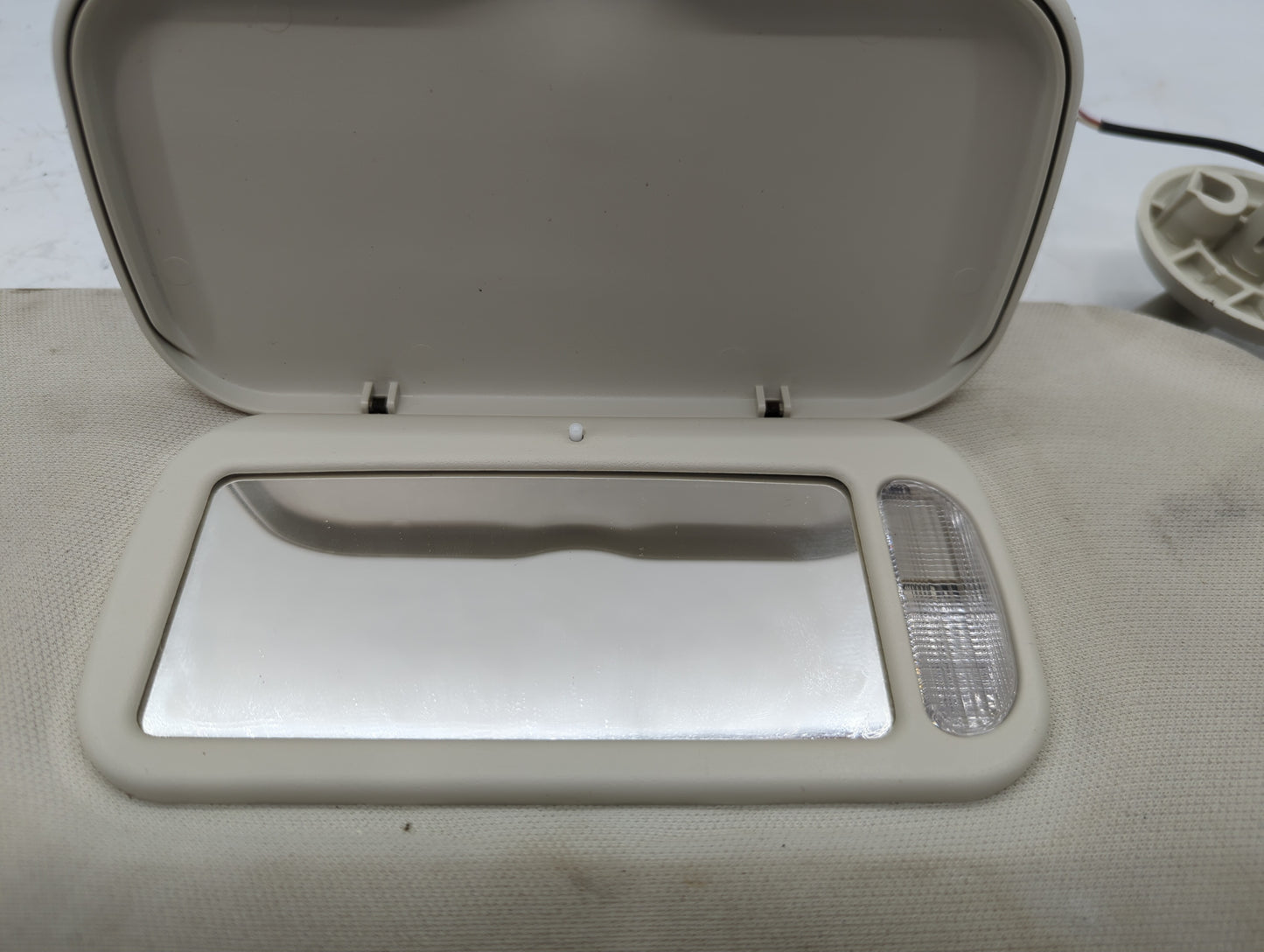 2009-2014 Volkswagen Routan Sun Visor Shade Replacement Passenger Right Mirror Fits Fits 2009 2010 2011 2012 2013 2014 OEM U