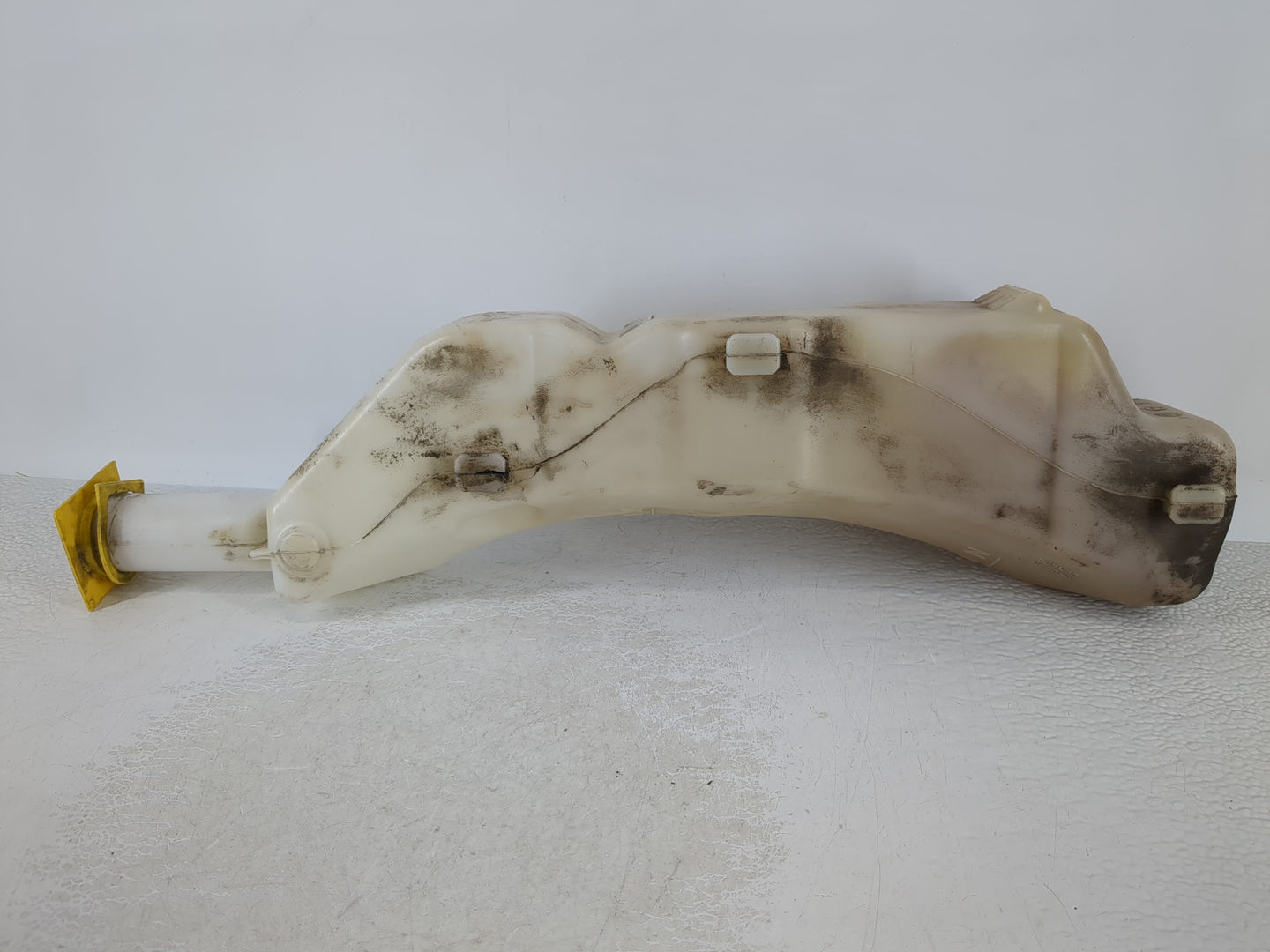2009 Volkswagen Routan Radiator Coolant Overflow Expansion Tank Bottle 1064098 - Oemusedautoparts1.com