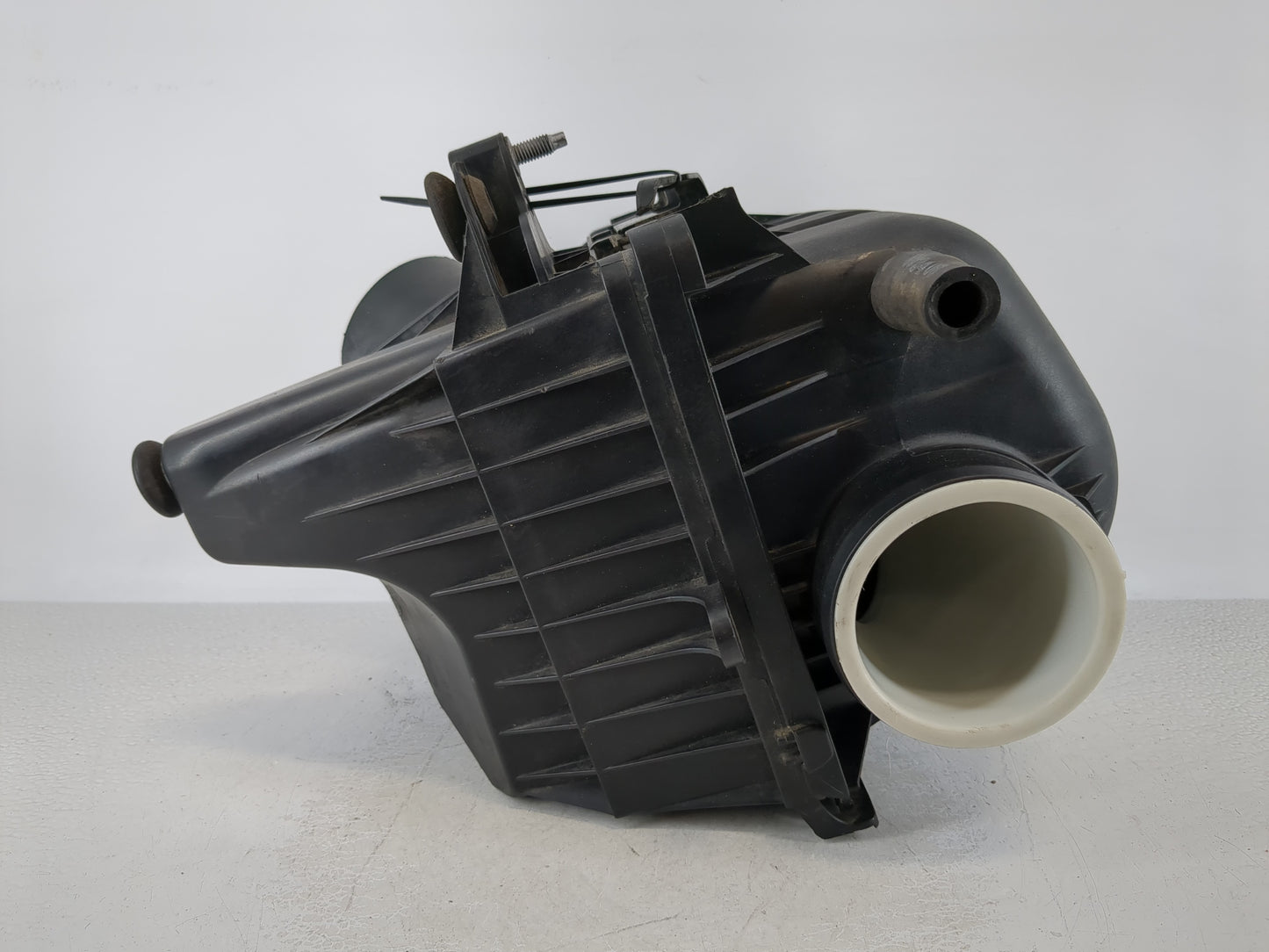 2009-2010 Volkswagen Routan Air Cleaner Intake-duct Hose Tube - Oemusedautoparts1.com