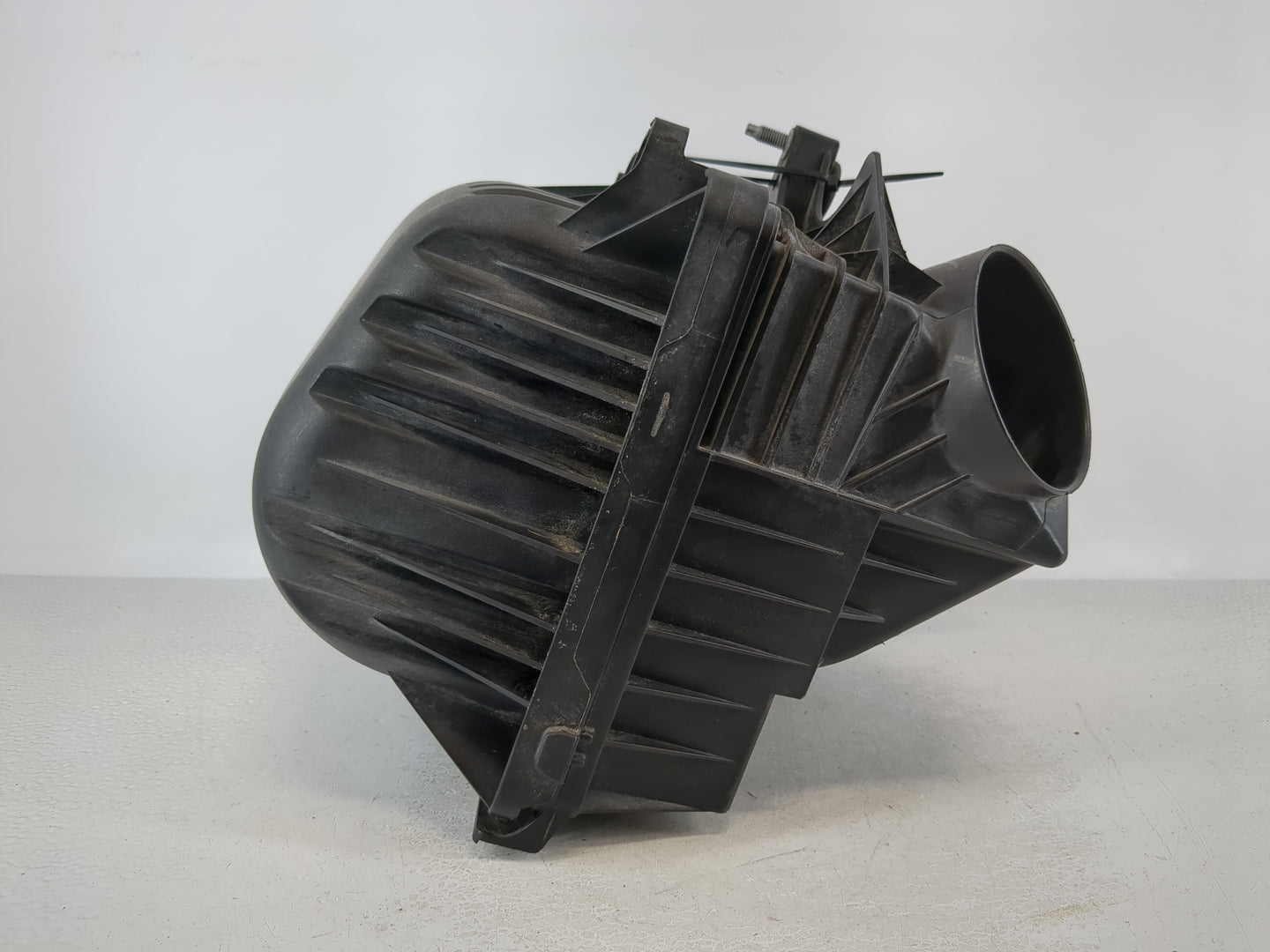 2009-2010 Volkswagen Routan Air Cleaner Intake-duct Hose Tube - Oemusedautoparts1.com