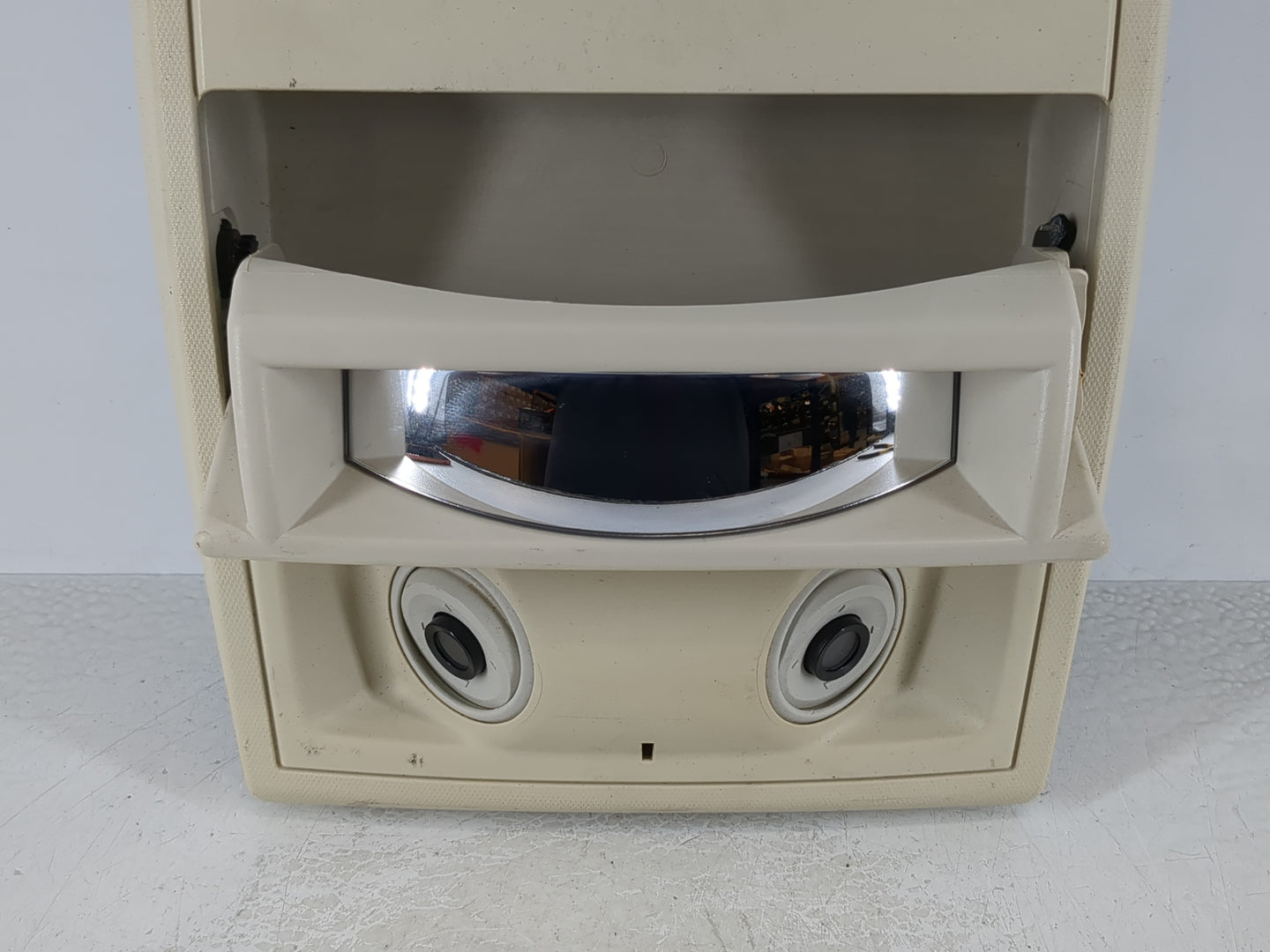 2009-2014 Volkswagen Routan Overhead Roof Console Interior Dome Light - Oemusedautoparts1.com