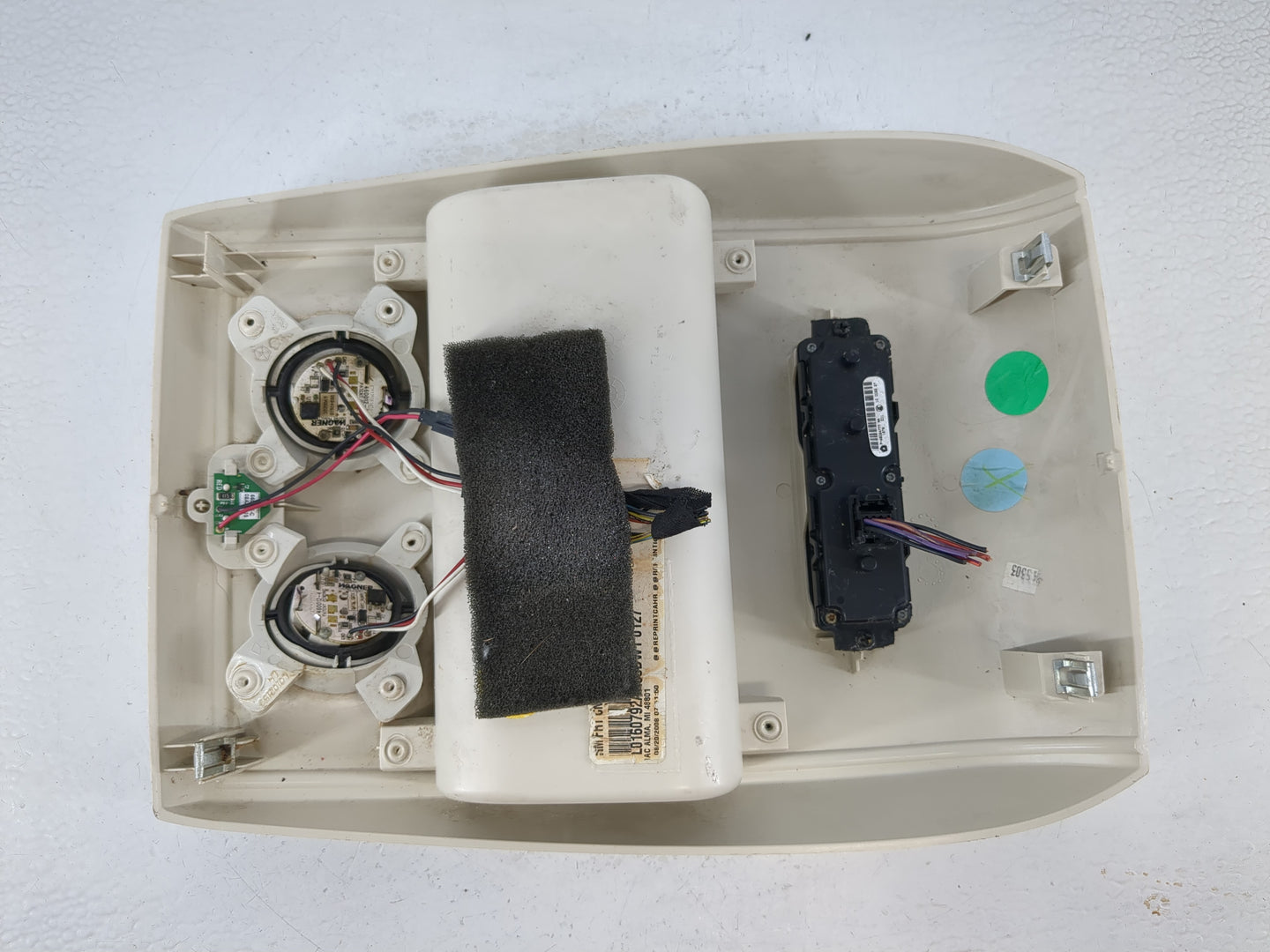 2009-2014 Volkswagen Routan Overhead Roof Console Interior Dome Light - Oemusedautoparts1.com