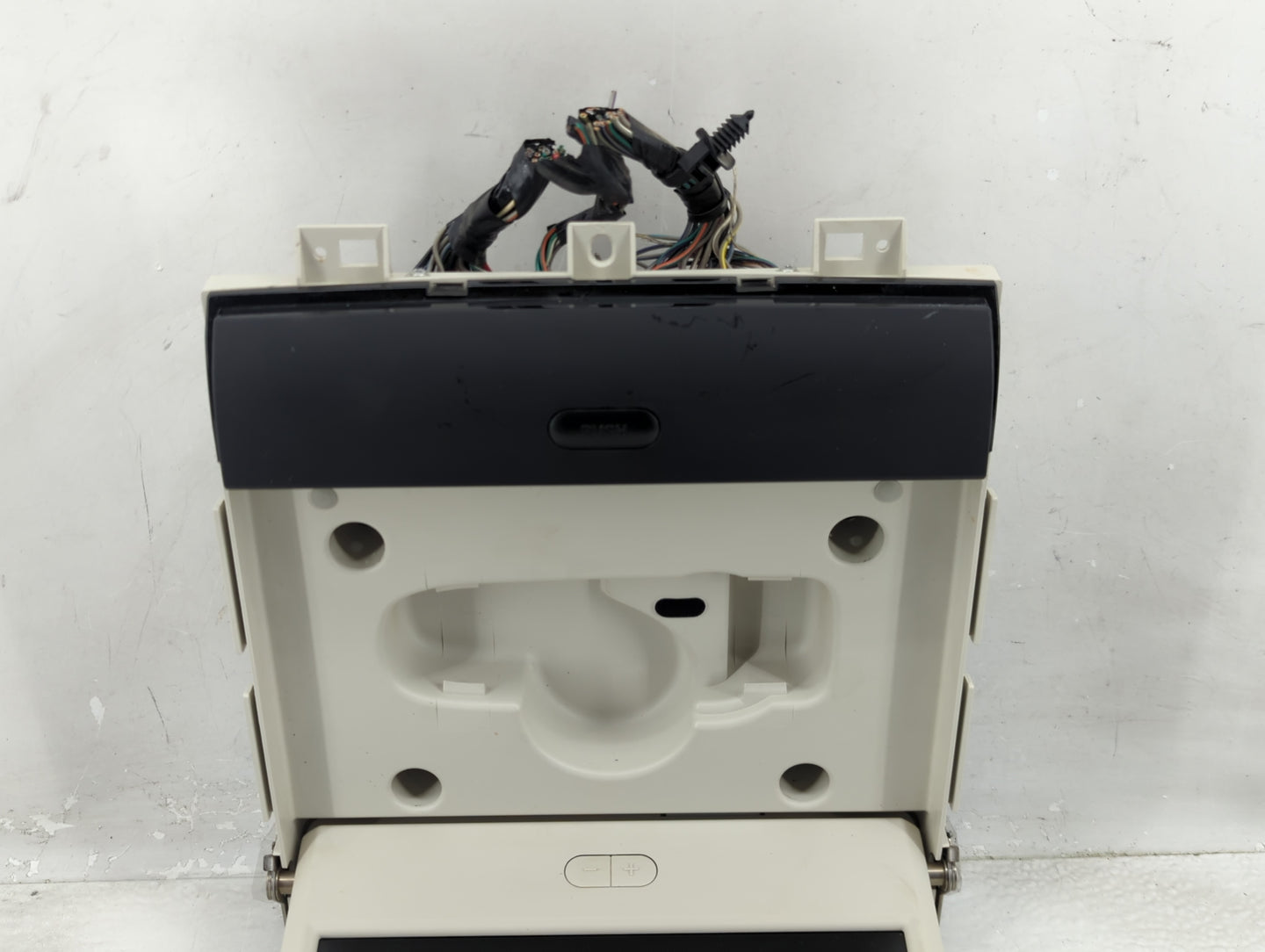 2009-2014 Volkswagen Routan Information Display Screen - Oemusedautoparts1.com