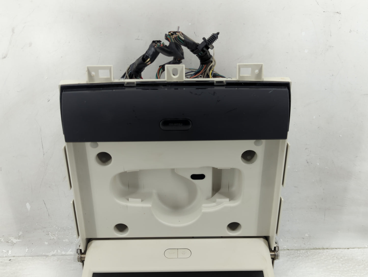 2009-2014 Volkswagen Routan Information Display Screen - Oemusedautoparts1.com