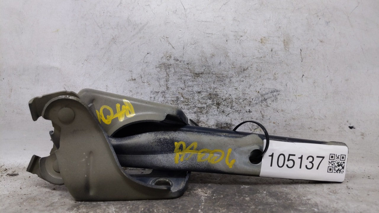 2009 Volkswagen Tiguan Passenger Hood Hinge - Oemusedautoparts1.com