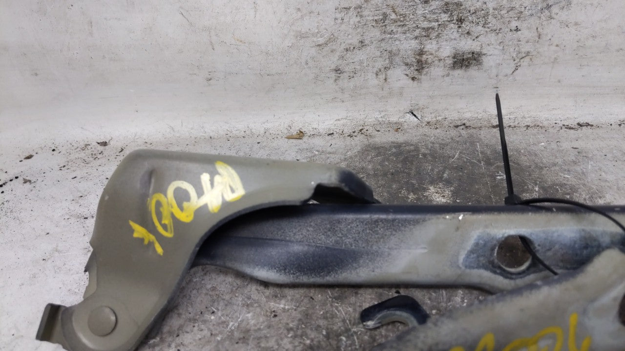 2009 Volkswagen Tiguan Passenger Hood Hinge - Oemusedautoparts1.com