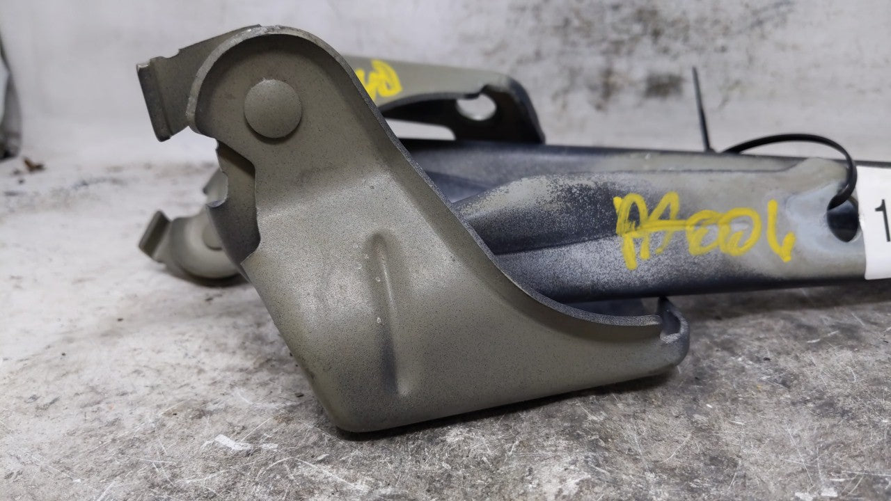 2009 Volkswagen Tiguan Passenger Hood Hinge - Oemusedautoparts1.com