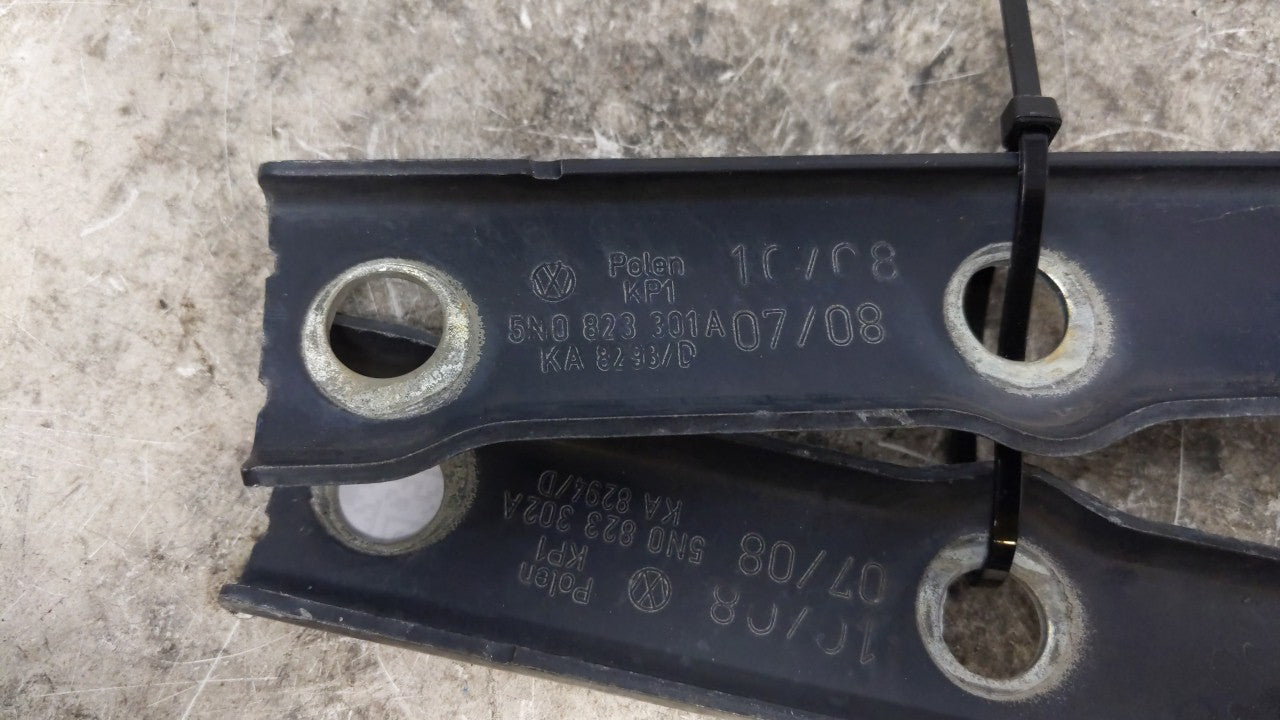 2009 Volkswagen Tiguan Passenger Hood Hinge - Oemusedautoparts1.com