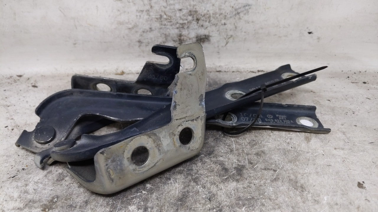 2009 Volkswagen Tiguan Passenger Hood Hinge - Oemusedautoparts1.com