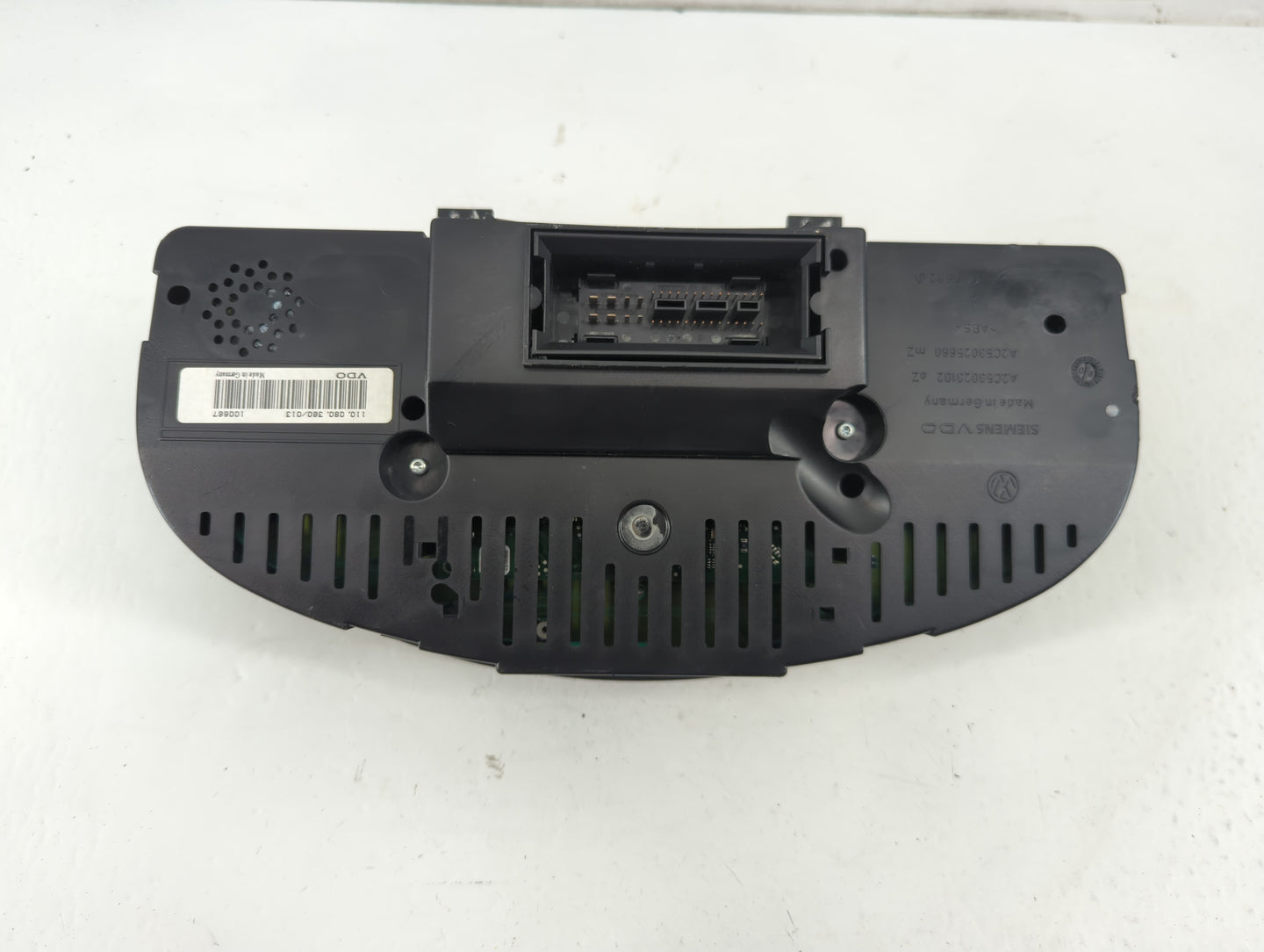 2009 Volkswagen Tiguan Instrument Cluster Speedometer Gauges P/N:100667 Fits OEM Used Auto Parts - Oemusedautoparts1.com