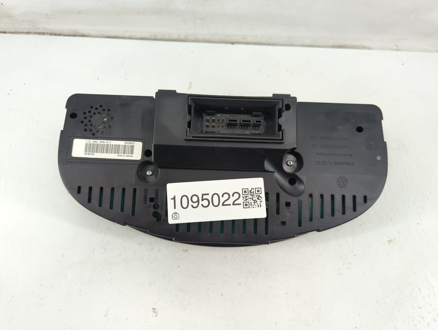 2009 Volkswagen Tiguan Instrument Cluster Speedometer Gauges P/N:500823 5N0920950D Fits OEM Used Auto Parts - Oemusedautopar