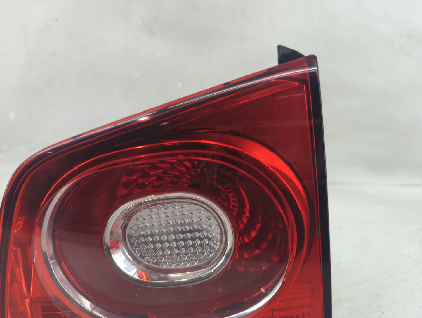 2009-2011 Volkswagen Tiguan Tail Light Assembly Passenger Right OEM P/N:5N0 945 094 B Fits Fits 2009 2010 2011 OEM Used Auto