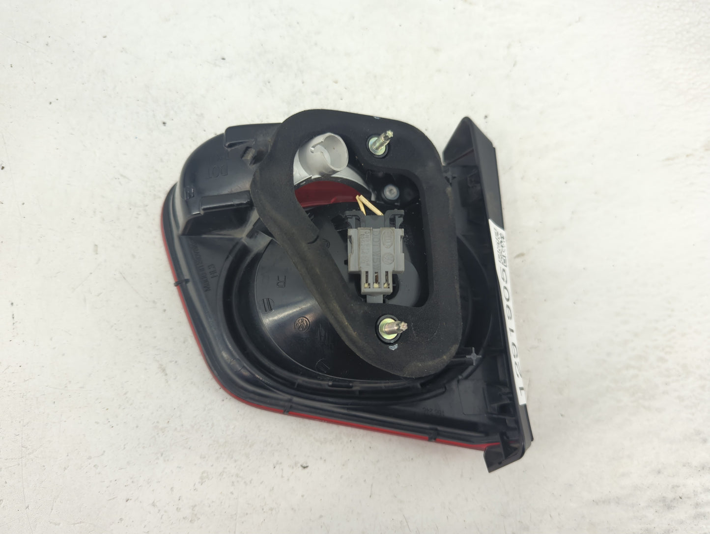 2009-2011 Volkswagen Tiguan Tail Light Assembly Passenger Right OEM P/N:5N0 945 094 B Fits Fits 2009 2010 2011 OEM Used Auto