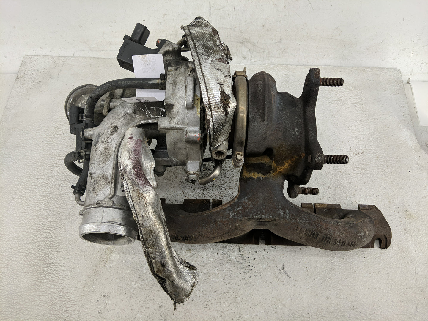 2009 Volkswagen Tiguan Turbocharger Exhaust Manifold With Turbo Charger - Oemusedautoparts1.com