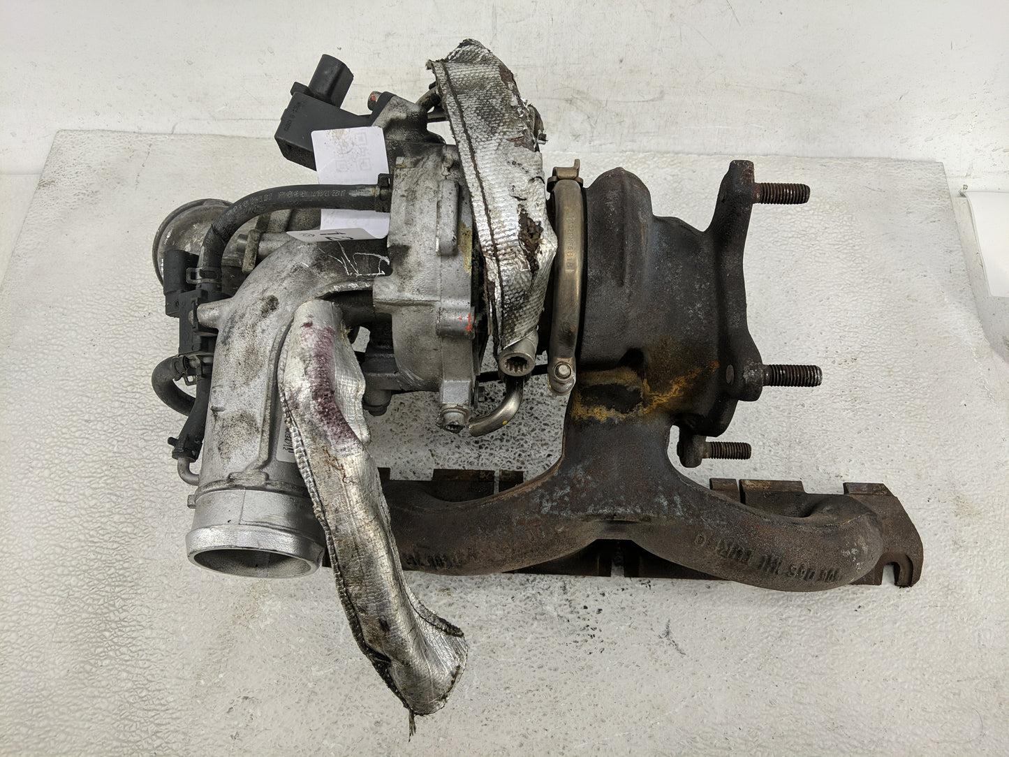 2009 Volkswagen Tiguan Turbocharger Exhaust Manifold With Turbo Charger - Oemusedautoparts1.com