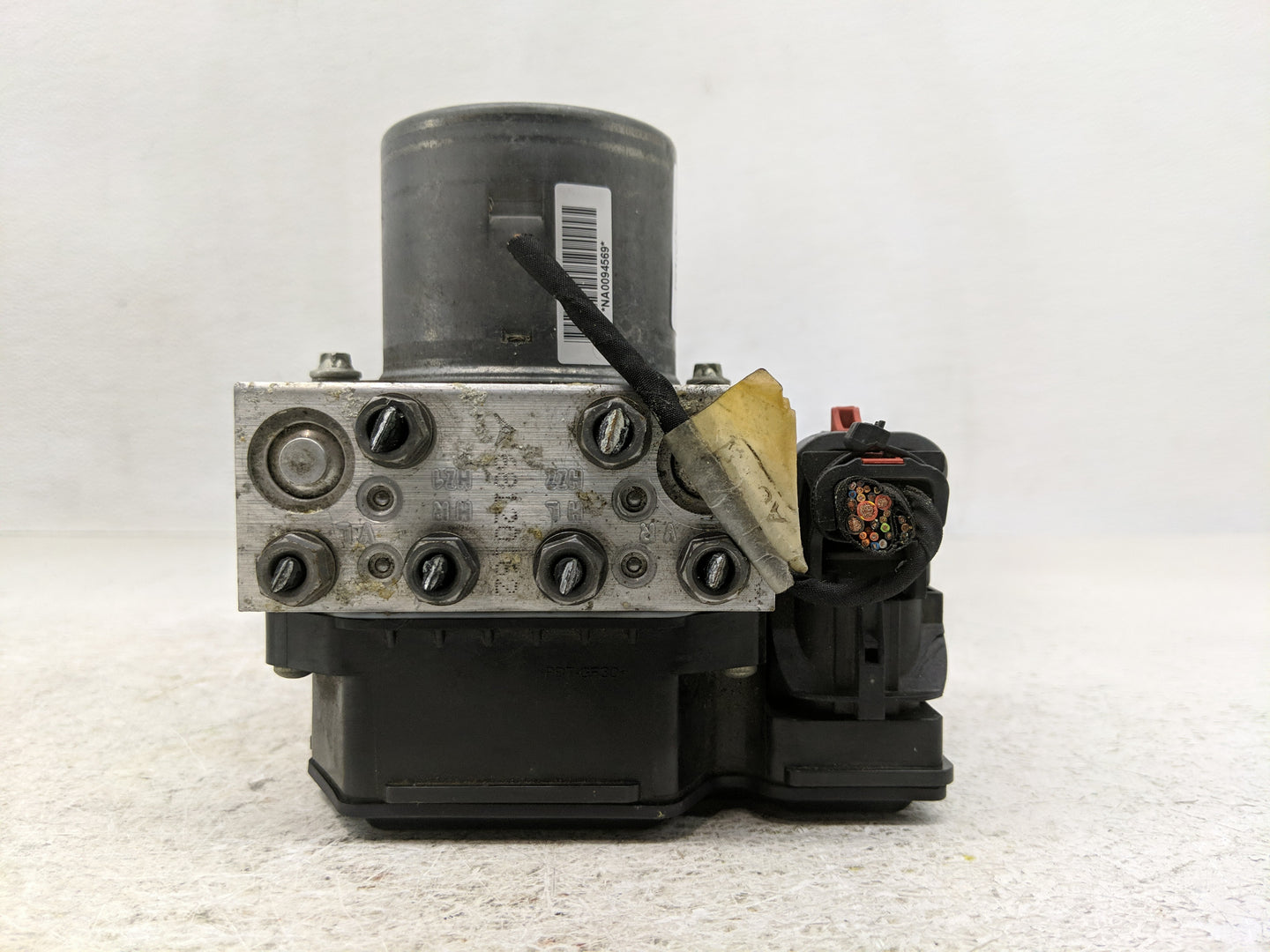 2009 Volkswagen Tiguan ABS Pump Control Module Replacement P/N:16131916N 5N0 614 517 L Fits OEM Used Auto Parts - Oemusedaut