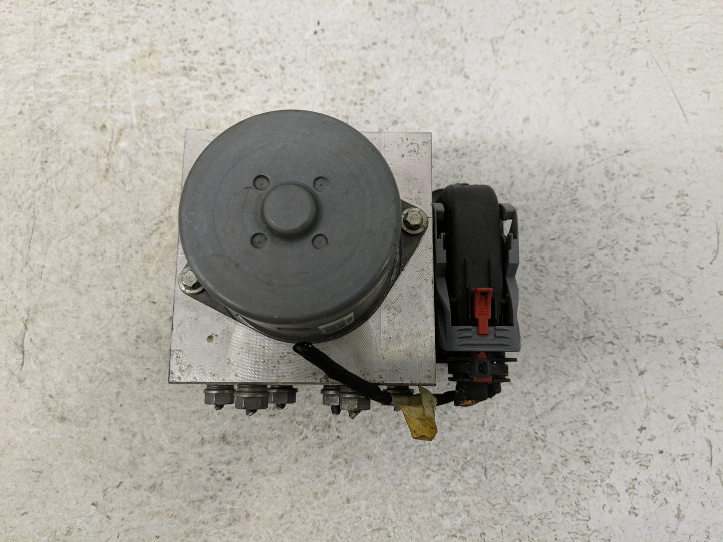 2009 Volkswagen Tiguan ABS Pump Control Module Replacement P/N:16131916N 5N0 614 517 L Fits OEM Used Auto Parts - Oemusedaut