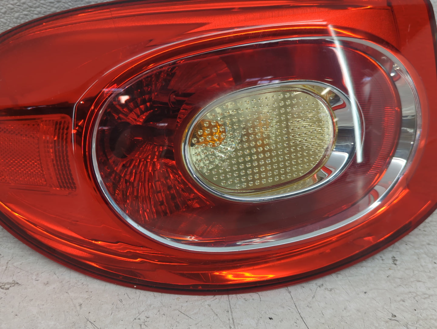 2009-2011 Volkswagen Tiguan Tail Light Assembly Driver Left OEM P/N:166233-00 Fits Fits 2009 2010 2011 OEM Used Auto Parts -
