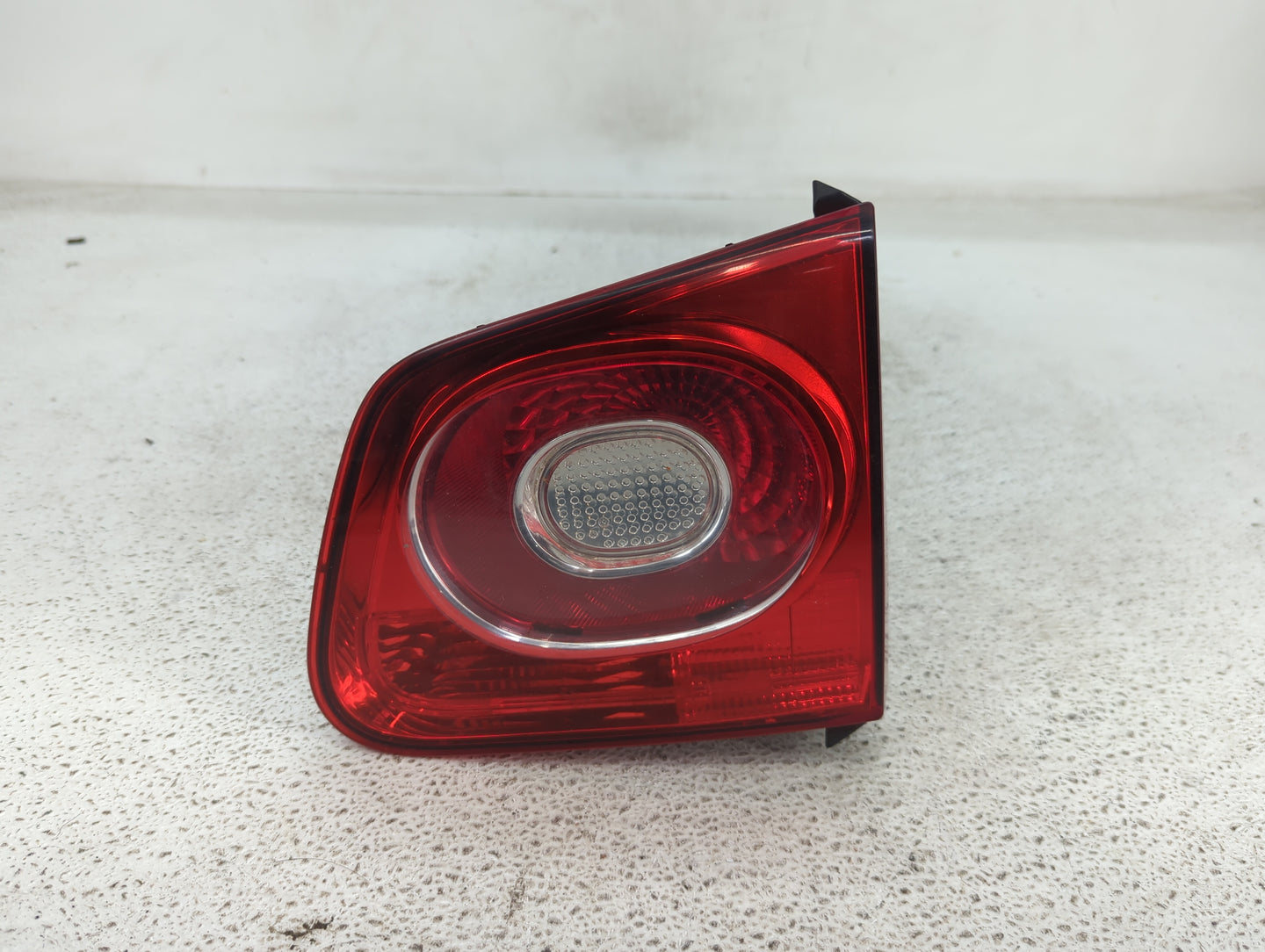 2009-2011 Volkswagen Tiguan Tail Light Assembly Passenger Right OEM Fits Fits 2009 2010 2011 OEM Used Auto Parts - Oemusedau