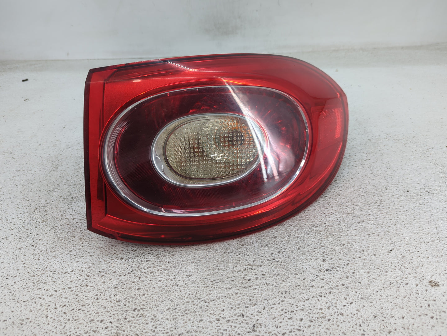 2009-2011 Volkswagen Tiguan Tail Light Assembly Passenger Right OEM P/N:5N0 945 258 Fits Fits 2009 2010 2011 OEM Used Auto P