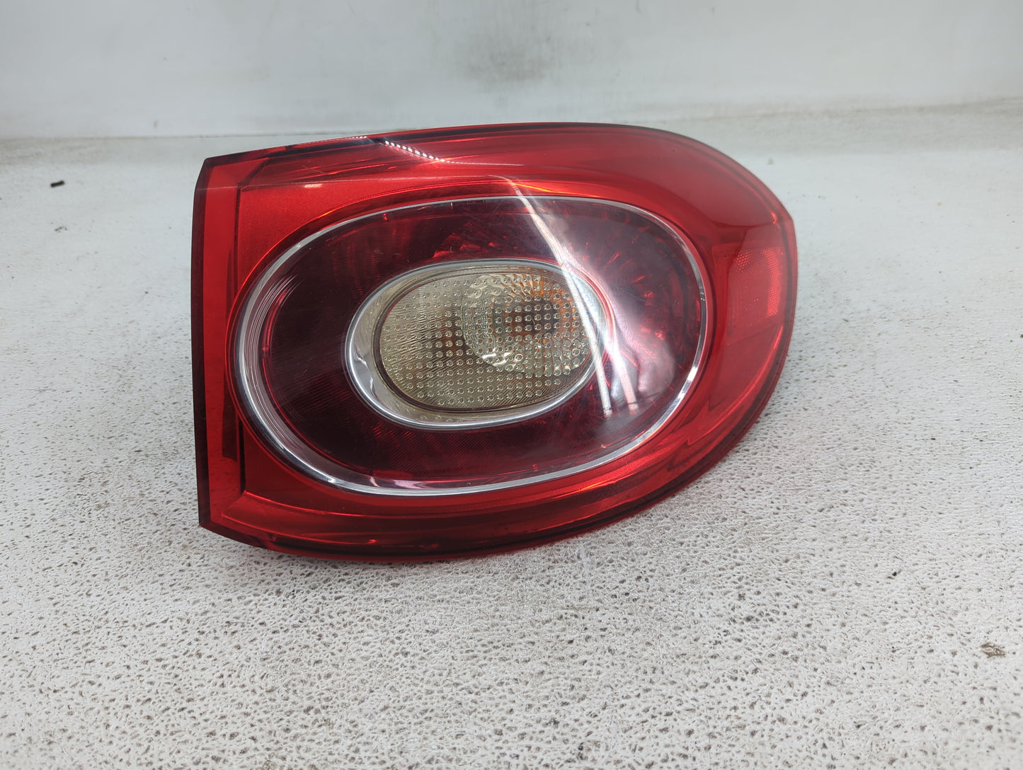 2009-2011 Volkswagen Tiguan Tail Light Assembly Passenger Right OEM P/N:5N0 945 258 Fits Fits 2009 2010 2011 OEM Used Auto P