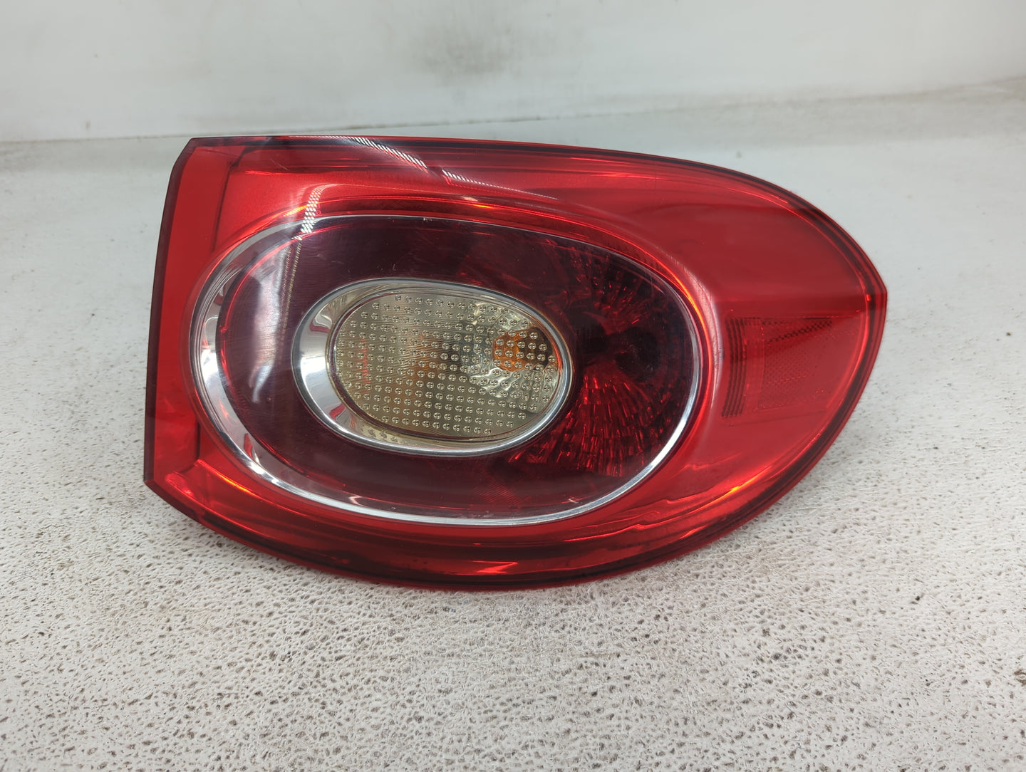 2009-2011 Volkswagen Tiguan Tail Light Assembly Passenger Right OEM P/N:5N0 945 258 Fits Fits 2009 2010 2011 OEM Used Auto P