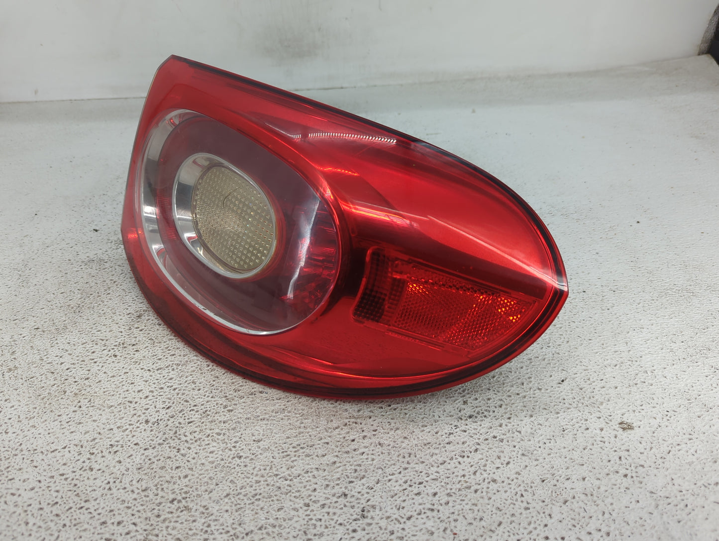 2009-2011 Volkswagen Tiguan Tail Light Assembly Passenger Right OEM P/N:5N0 945 258 Fits Fits 2009 2010 2011 OEM Used Auto P