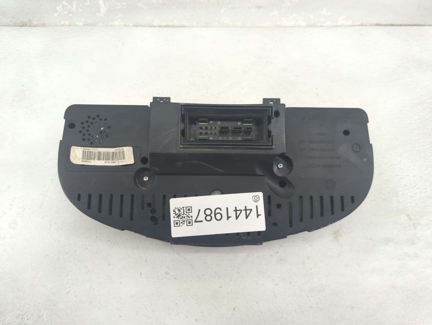 2009 Volkswagen Tiguan Instrument Cluster Speedometer Gauges P/N:5N0920970F V0003000 Fits OEM Used Auto Parts - Oemusedautop