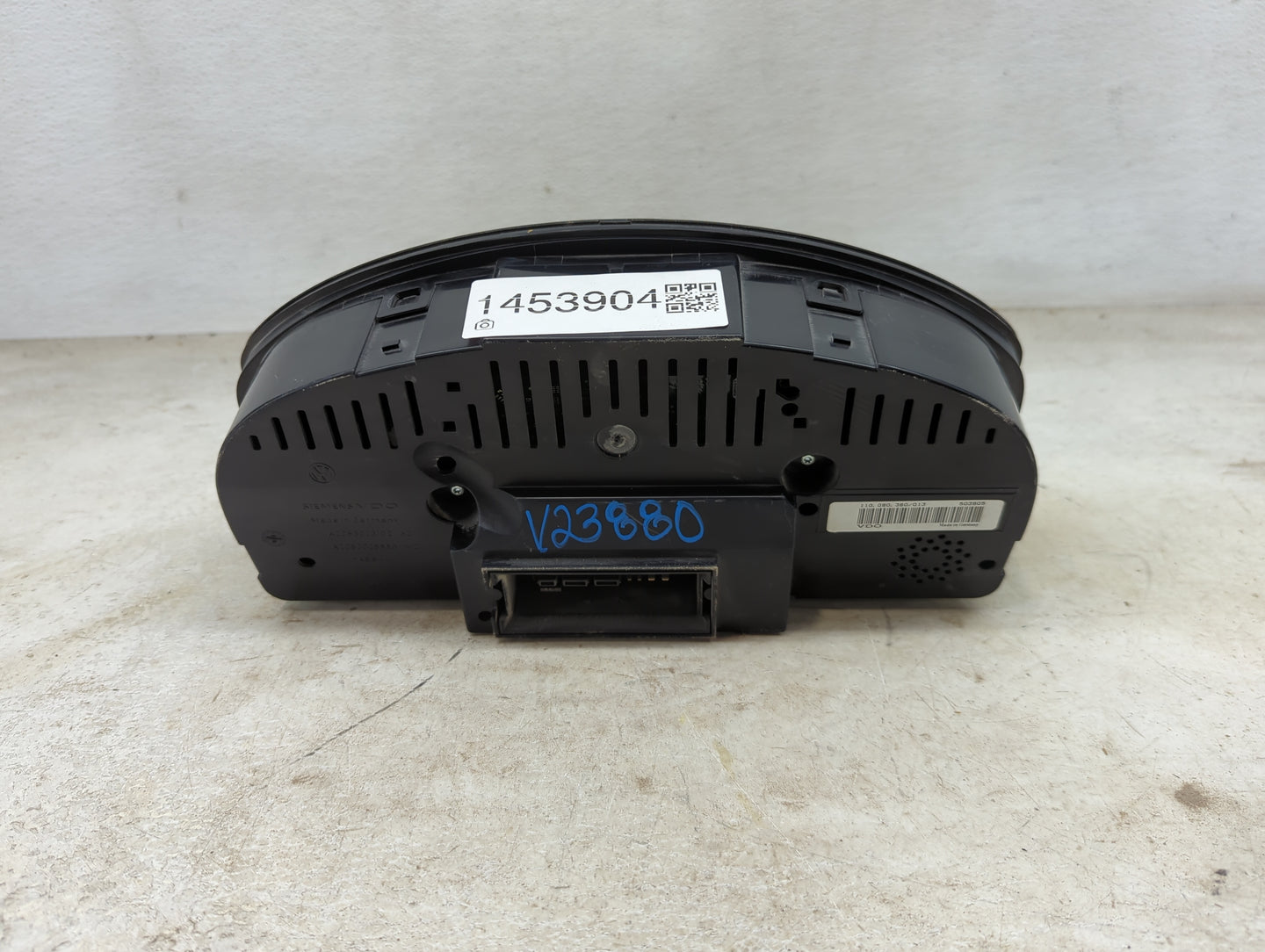 2009 Volkswagen Tiguan Instrument Cluster Speedometer Gauges P/N:5N0920970F V0005000 Miles: Fits OEM Used Auto Parts - Oemus
