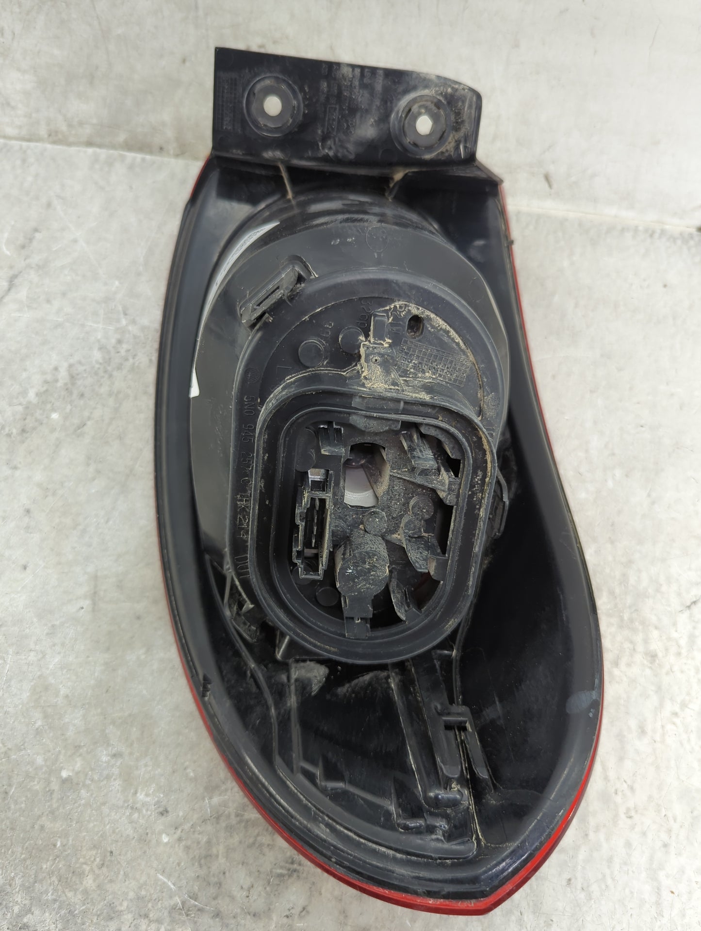 2009-2011 Volkswagen Tiguan Tail Light Assembly Driver Left OEM P/N:5N0945257C Fits Fits 2009 2010 2011 OEM Used Auto Parts 