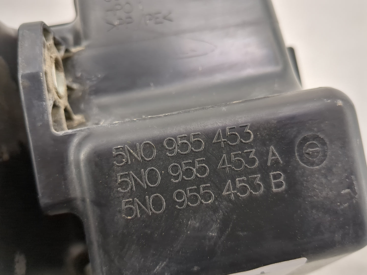 2009-2017 Volkswagen Tiguan Windshield Washer Fluid Reservoir Bottle Oem - Oemusedautoparts1.com